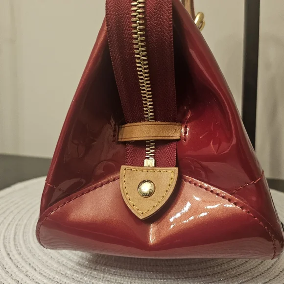 Louis Vuitton Bedford Shoulder Bag – Vernis Monogram – Red ✨ - Picture 8 of 16